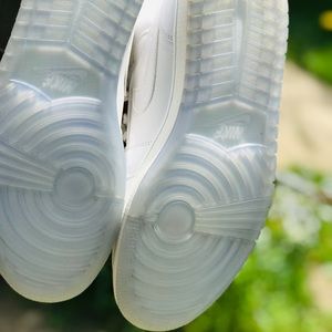 Size 9.5, Jordan 1 Retro Mid “white concord”